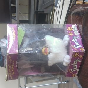 1998 ferby 70-800 black/white never opened (damaged box/never opened)